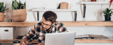 Starting a Small Business While Keeping Your Day Job